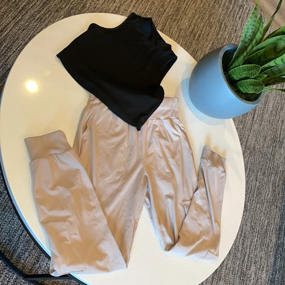 beige jogers pants 🛍️🛒💃🦋🍂